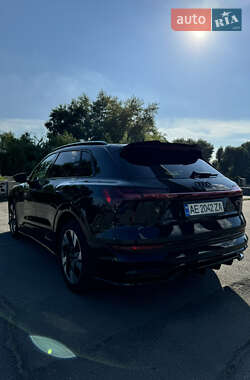 Внедорожник / Кроссовер Audi e-tron 2022 в 