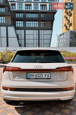 Внедорожник / Кроссовер Audi e-tron 2019 в 