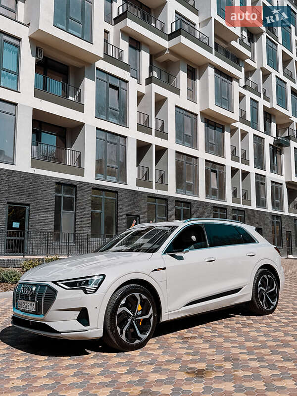 Внедорожник / Кроссовер Audi e-tron 2019 в Одессе фото 16 Внедорожник / Кроссовер Audi e-tron 2019 в Одессе