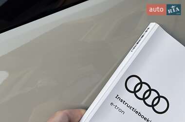 Позашляховик / Кросовер Audi e-tron 2019 в 