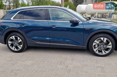 Внедорожник / Кроссовер Audi e-tron 2020 в 