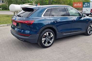 Внедорожник / Кроссовер Audi e-tron 2020 в 