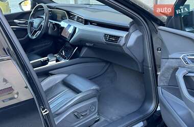 Внедорожник / Кроссовер Audi e-tron 2020 в 