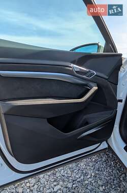 Внедорожник / Кроссовер Audi e-tron 2020 в 