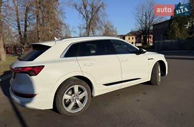 Внедорожник / Кроссовер Audi e-tron 2019 в 