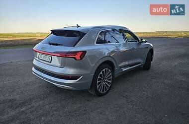 Внедорожник / Кроссовер Audi e-tron 2019 в 