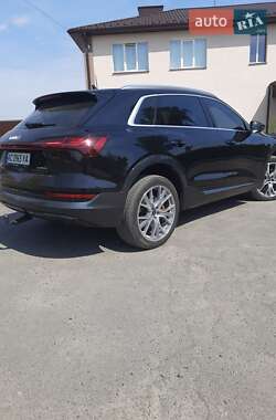 Внедорожник / Кроссовер Audi e-tron 2020 в 