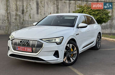 Внедорожник / Кроссовер Audi e-tron 2021 в 
