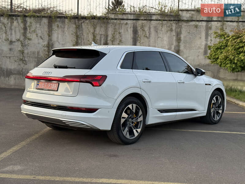Внедорожник / Кроссовер Audi e-tron 2021 в Ровно