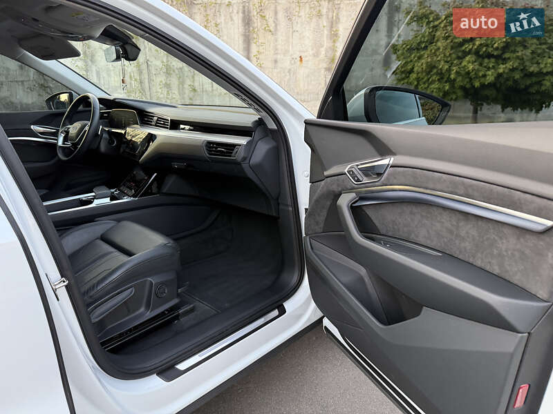 Внедорожник / Кроссовер Audi e-tron 2021 в Ровно