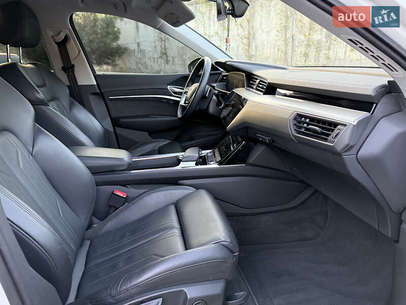 Внедорожник / Кроссовер Audi e-tron 2021 в Ровно