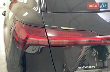 Позашляховик / Кросовер Audi e-tron 2019 в 