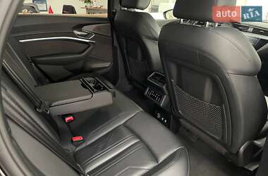 Позашляховик / Кросовер Audi e-tron 2019 в 