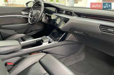 Позашляховик / Кросовер Audi e-tron 2019 в 