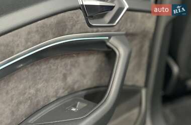 Позашляховик / Кросовер Audi e-tron 2019 в 
