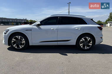 Внедорожник / Кроссовер Audi e-tron 2021 в 