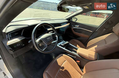 Внедорожник / Кроссовер Audi e-tron 2021 в 