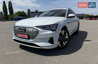 Внедорожник / Кроссовер Audi e-tron 2021 в 
