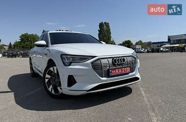 Внедорожник / Кроссовер Audi e-tron 2021 в 