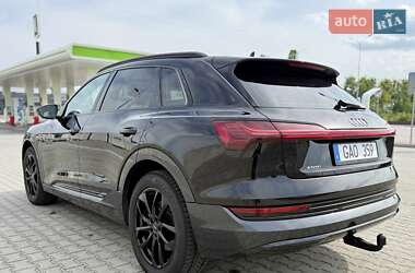 Позашляховик / Кросовер Audi e-tron 2022 в 