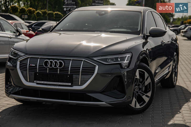 Позашляховик / Кросовер Audi e-tron 2023 в 
