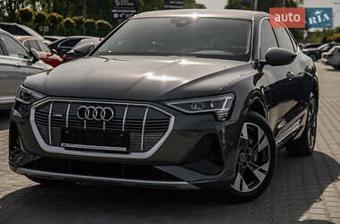 Позашляховик / Кросовер Audi e-tron 2023 в 