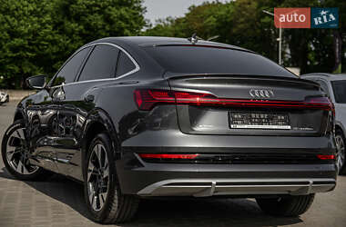 Позашляховик / Кросовер Audi e-tron 2023 в 