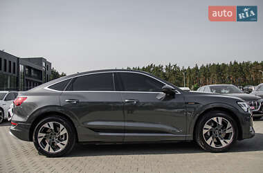Позашляховик / Кросовер Audi e-tron 2023 в 
