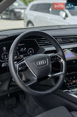 Позашляховик / Кросовер Audi e-tron 2023 в 