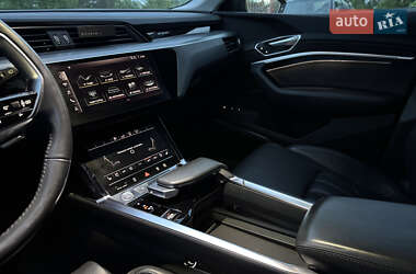 Внедорожник / Кроссовер Audi e-tron 2019 в 
