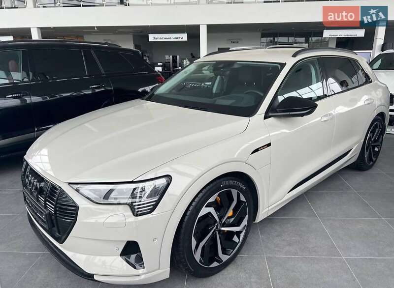 Позашляховик / Кросовер Audi e-tron 2021 в 