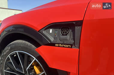Внедорожник / Кроссовер Audi e-tron 2020 в 
