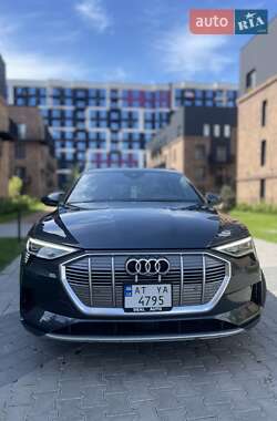 Позашляховик / Кросовер Audi e-tron 2019 в 
