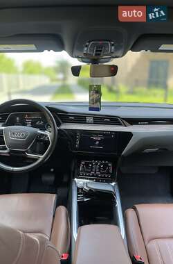 Позашляховик / Кросовер Audi e-tron 2019 в 