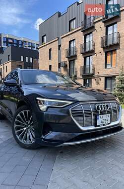 Позашляховик / Кросовер Audi e-tron 2019 в 