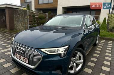 Позашляховик / Кросовер Audi e-tron 2021 в 