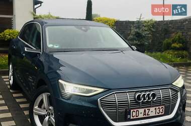 Позашляховик / Кросовер Audi e-tron 2021 в 