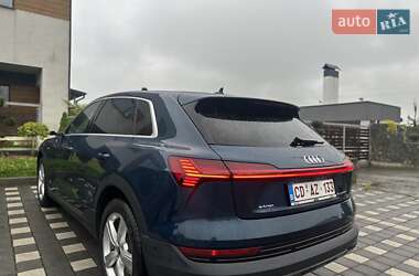 Позашляховик / Кросовер Audi e-tron 2021 в 