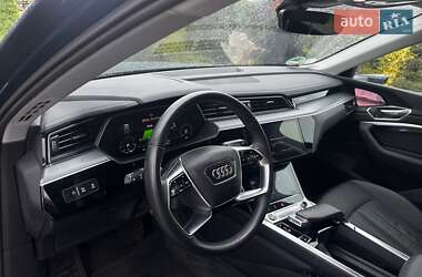 Позашляховик / Кросовер Audi e-tron 2021 в 