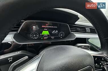 Позашляховик / Кросовер Audi e-tron 2021 в 