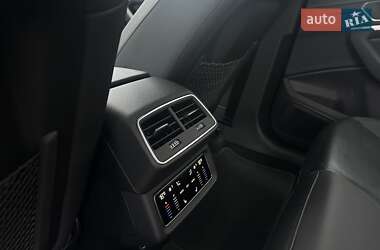 Позашляховик / Кросовер Audi e-tron 2021 в 