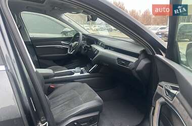 Внедорожник / Кроссовер Audi e-tron 2024 в 