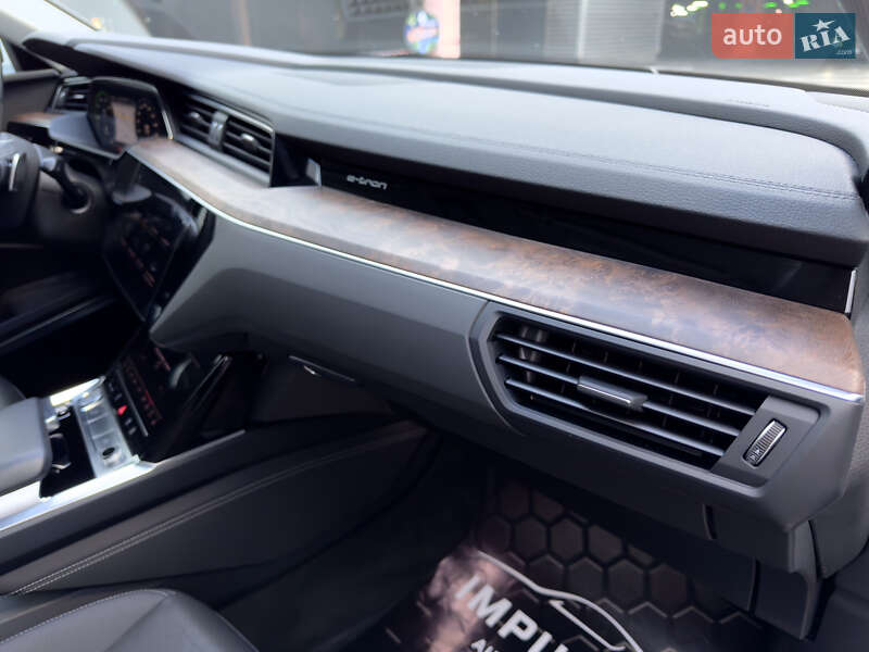 Внедорожник / Кроссовер Audi e-tron 2019 в Киеве