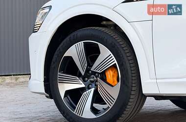 Внедорожник / Кроссовер Audi e-tron 2020 в 