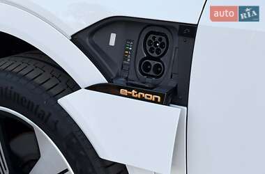 Внедорожник / Кроссовер Audi e-tron 2020 в 