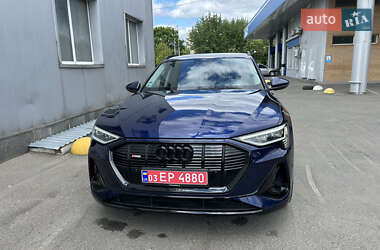 Позашляховик / Кросовер Audi e-tron 2022 в 