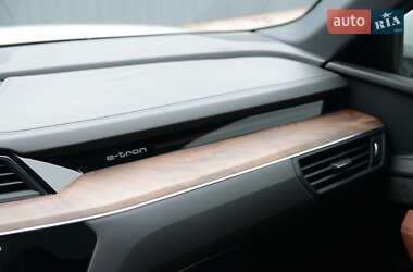 Позашляховик / Кросовер Audi e-tron 2019 в 