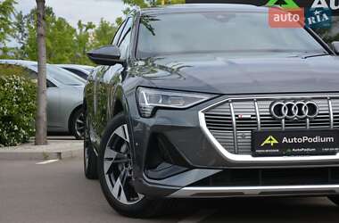 Позашляховик / Кросовер Audi e-tron 2021 в 