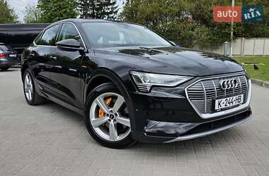 Позашляховик / Кросовер Audi e-tron 2021 в 