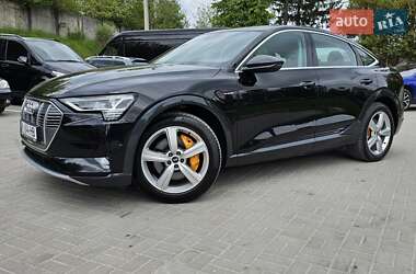 Позашляховик / Кросовер Audi e-tron 2021 в 